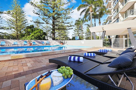 Pacific Regis Beachfront Holiday Apartments - Accommodation in Brisbane 1