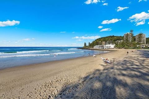 Pacific Regis Beachfront Holiday Apartments - Accommodation in Brisbane 2