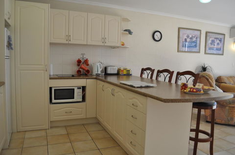 Burleigh Palms Holiday Apartments - Accommodation in Brisbane 18