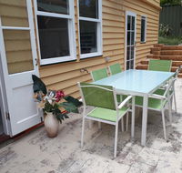 Retro Beach Flat - Accommodation in Brisbane