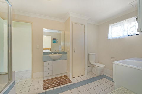 Quiet Location Across From Waterfront - South Esp, Bongaree - Accommodation in Brisbane 5