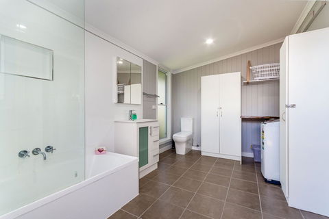 Fabulous Family Destination In Paradise Parade, Bongaree - Accommodation in Brisbane 16