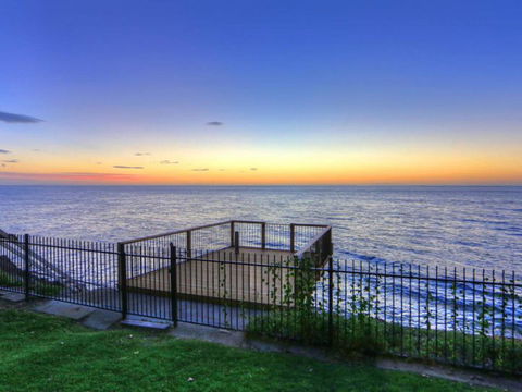 Dolphins At Sunset - Accommodation in Brisbane 9