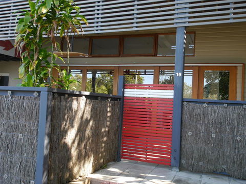 A AAA C-SHACK - Accommodation in Brisbane 1
