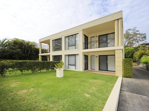 'Bagnall Views' 2/161 Government Rd - Stylish & Modern Duplex Across The Road To The Waters Edge - Accommodation in Brisbane 0