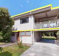 'Beach Break 1' 1/10 Lionel Street - upstairs unit with Aircon - Accommodation in Brisbane