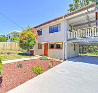 'Beach Break 2' 2/10 Lionel St - downstairs unit with Aircon - Accommodation in Brisbane