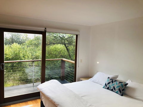 'Carinya' Coastal Cottage - Accommodation in Brisbane 0