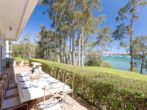 'Corlette Waterfront', 2/44 Danalene Parade - Waterfront Luxury, WIFI, Aircon, Boat Parking - Accommodation in Brisbane 1