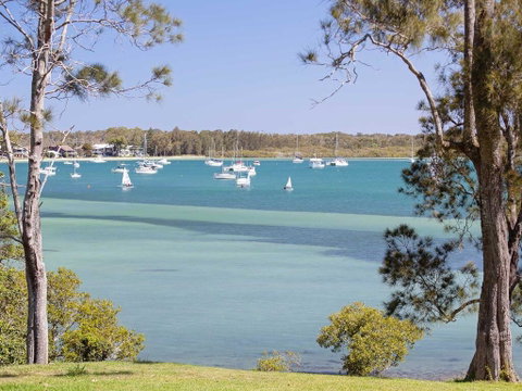 'Corlette Waterfront', 2/44 Danalene Parade - Waterfront Luxury, WIFI, Aircon, Boat Parking - Accommodation in Brisbane 0