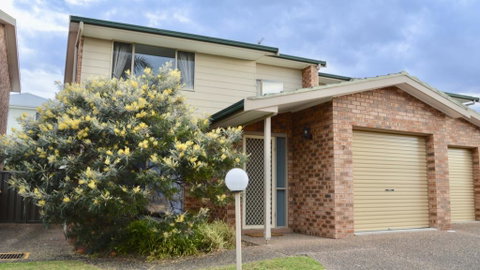 'Lighthouse Palms' - Accommodation in Brisbane 3