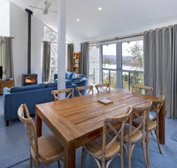 'Matilda' - Spacious  centrally located with great lake views - Accommodation in Brisbane