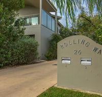 'Rolling Waves 2' on Ocean Drive - Accommodation in Brisbane