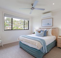 'Sandy Point Haven' 21a Sandy Point Rd - Stylish Haven with WIFI Air conditioning  Water views - Accommodation in Brisbane