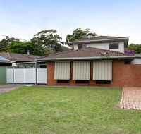 'Willows At The Bay' 111 Horace St - Large House with Aircon WIFI and Boat Parking. - Accommodation in Brisbane