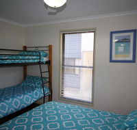 1 Naiad Court - Lowset family home with swimming pool and covered deck. Pet friendly - Accommodation in Brisbane