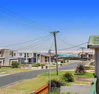 1/32 Ocean Avenue - three bedrooms three bathrooms air con boat parking  water views - Accommodation in Brisbane