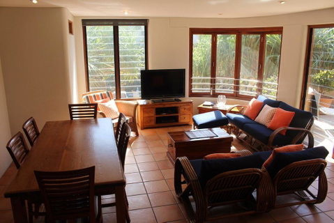1/9 Marine Parade, Wategos Beach - Beachbound - Accommodation in Brisbane 2