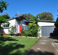 10 Double Island Drive - Modern family home centrally located swimming pool  outdoor area - Accommodation in Brisbane