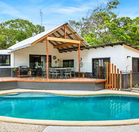 11 Naiad Court - Rainbow Shores Fantastic Family Retreat Swimming Pool 200m to beach Free Wi-Fi - Accommodation in Brisbane