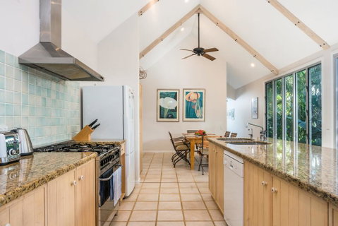 12 Childe Street, Byron Bay - Absolute Belongil Summerhouse - Accommodation in Brisbane 2