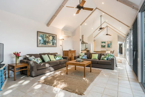 12 Childe Street, Byron Bay - Absolute Belongil Summerhouse - Accommodation in Brisbane 0