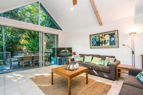 12 Childe Street, Byron Bay - Absolute Belongil Summerhouse - Accommodation in Brisbane 1