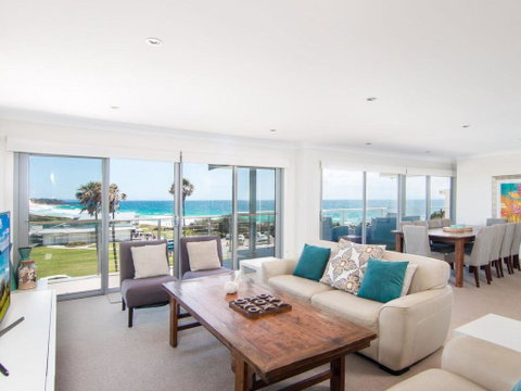 12 Cliff Road - Accommodation in Brisbane 0
