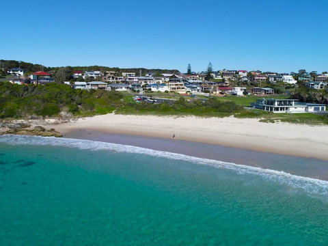 12 Cliff Road - Accommodation in Brisbane 3