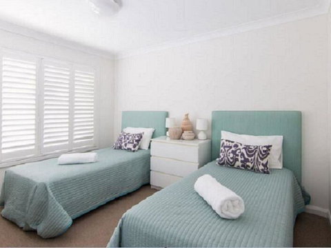 12 Cliff Road - Accommodation in Brisbane 2