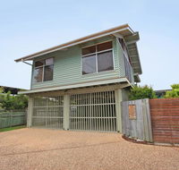 18 Northbeach Place Mudjimba Beach - Pet Friendly Linen Included WIFI - Accommodation in Brisbane