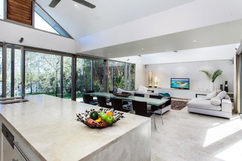 18A Childe Street, Belongil Beach - Belongil Beach Pavilion House - Accommodation in Brisbane 2