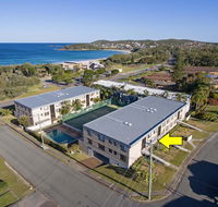 2 'The Dunes' 38 Marine Drive - pool tennis court and so close to the beach - Accommodation in Brisbane