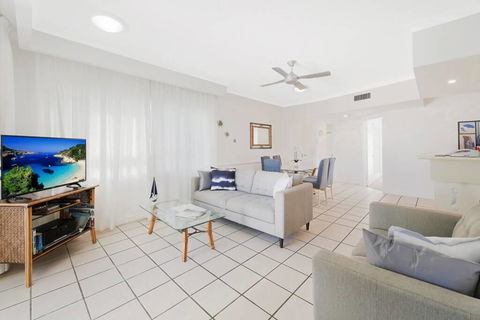 2 Bedroom Alex Unit - Ocean, Pool And Park Views - Accommodation in Brisbane 2
