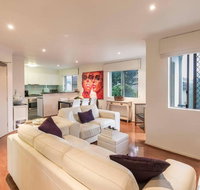 2 Bedroom with Parking  AC Close To Beach  City - Accommodation in Brisbane