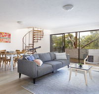 20 Booneroo - Walk To The Beach - Accommodation in Brisbane
