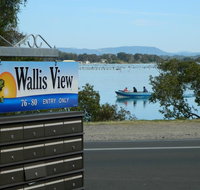 26 Wallis View - Opposite the Lake - 3 Bedroom Apartment - Sleeps 8 - Accommodation in Brisbane