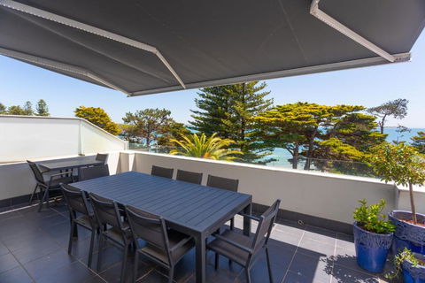C-Scape Penthouse - Cowes Beach Front - Accommodation in Brisbane 2