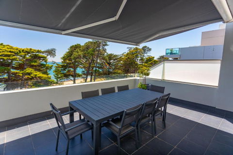 C-Scape Penthouse - Cowes Beach Front - Accommodation in Brisbane 3