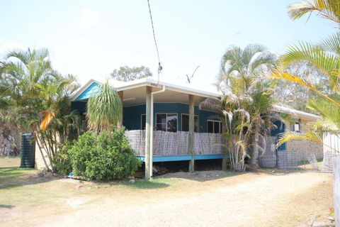 CASTAWAY BEACH HOUSE- NO Parties - NO Pets - Accommodation in Brisbane 0