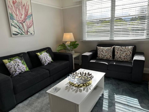 Daisy Cottage On Duke 2BR - Accommodation in Brisbane 4