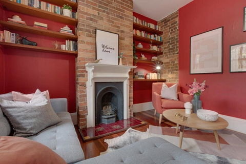 Cute Heritage Home With Balcony Close To The City - Accommodation in Brisbane 3