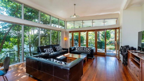 Decked Out For A Fantastic Holiday - Winnett St, Woorim (Upstairs Only) - Accommodation in Brisbane 1