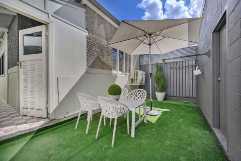 Dejorja Studio - CBD, Eclectic Retreat For 2 - Accommodation in Brisbane 3