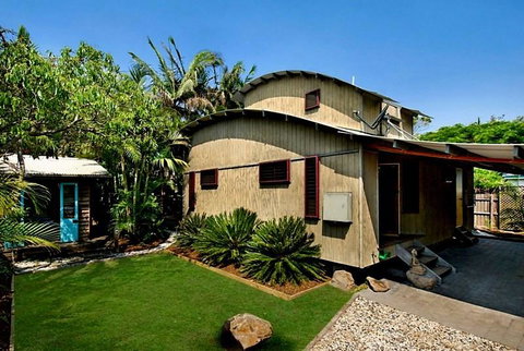 2b Manfred St - The Wave House - Accommodation in Brisbane 1