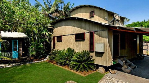 2b Manfred St - The Wave House - Accommodation in Brisbane 0