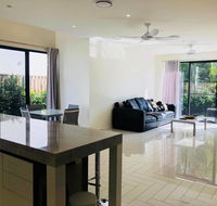 3 Bedroom Executive Luxury Beachside Townhouse - Accommodation in Brisbane