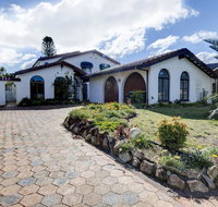 31 Rest Point Absolute Waterfront with Jetty - Accommodation in Brisbane