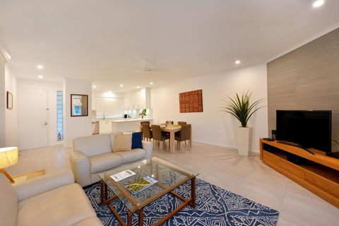328 Beaches - Accommodation in Brisbane 0