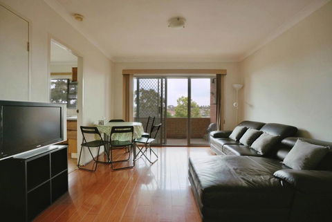 3BR Quiet & Convenient Area Of Parramatta UWS - Accommodation in Brisbane 0